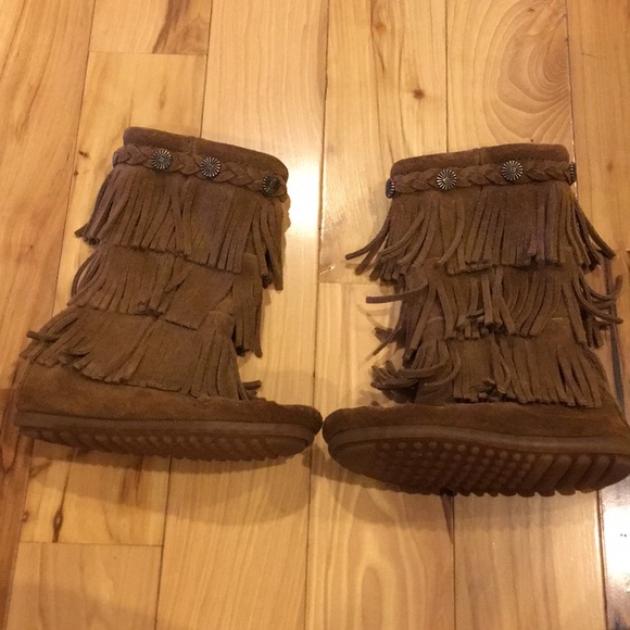 Minnetonka Other - Girls Minnetonka tall 3 layer fringe boots NWOT